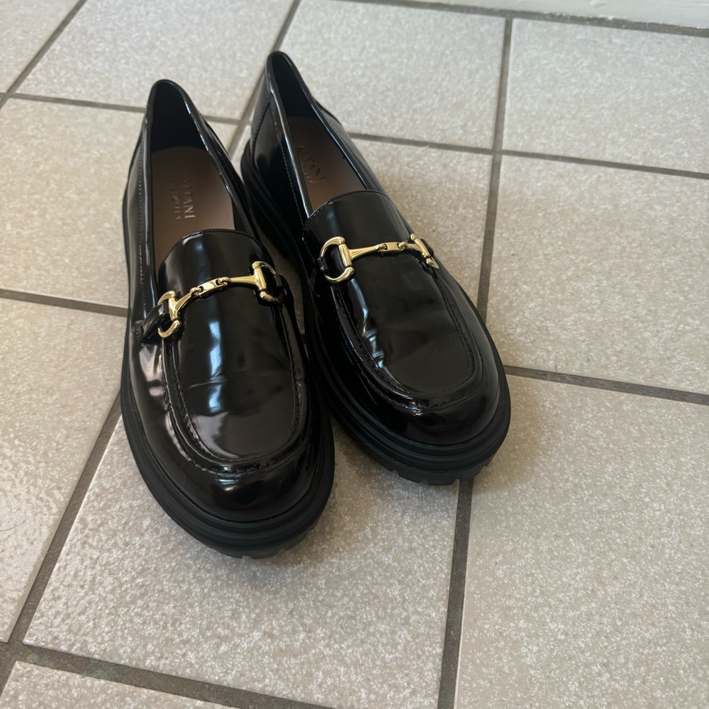 Elegant Black Loafers with Gold Detail
